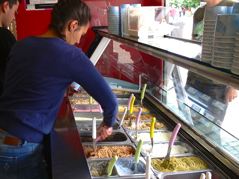 Gelateria dieci am Landsgemeindeplatz: intensiver Geschmack an bester Lage.