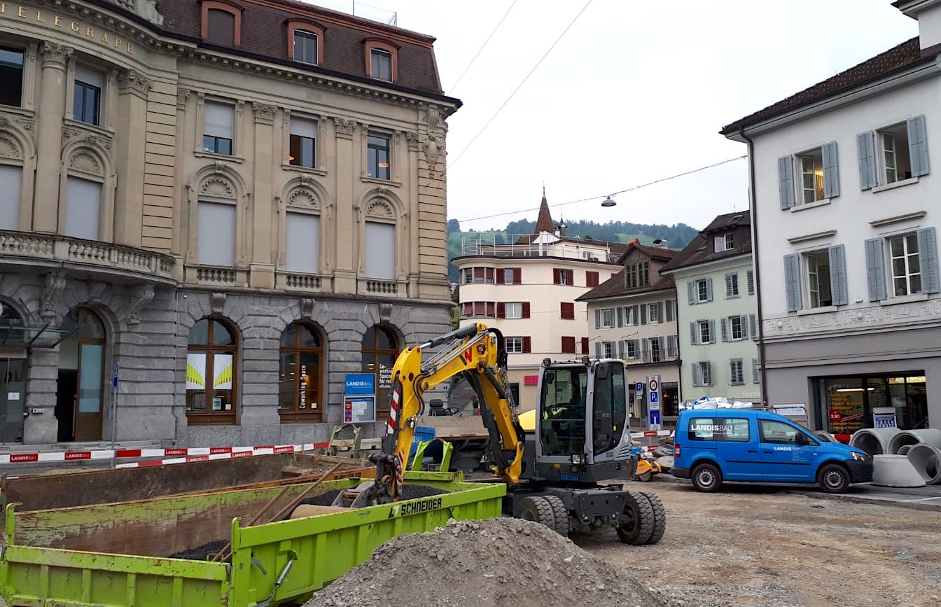 Oberer Parpkplatz ist weg – Sanierungsarbeiten auf dem Postplatz in Zug.