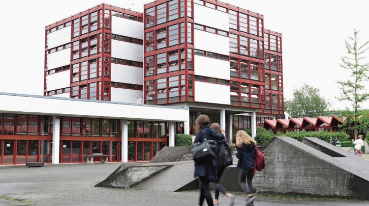 <p>Die Kantonsschule Zug soll langfristig durch den Bau der Kanti in Cham entlastet werden.</p>