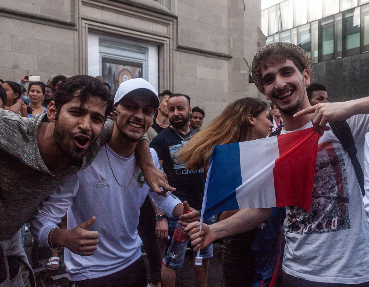 Weltmeister! Die Franzosen feiern im Schweizerhof in Unterzahl
