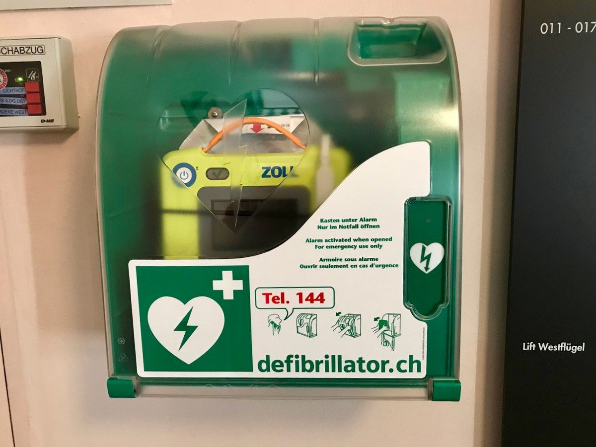 Nach Todesfall in Siehbach-Badi: Der weite Weg zum Defibrillator