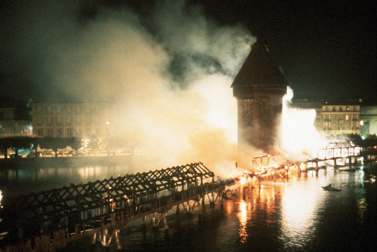 Schicksalstag 18. August 1993: Die Kapellbrücke brennt. Jede Hilfe kommt zu spät.