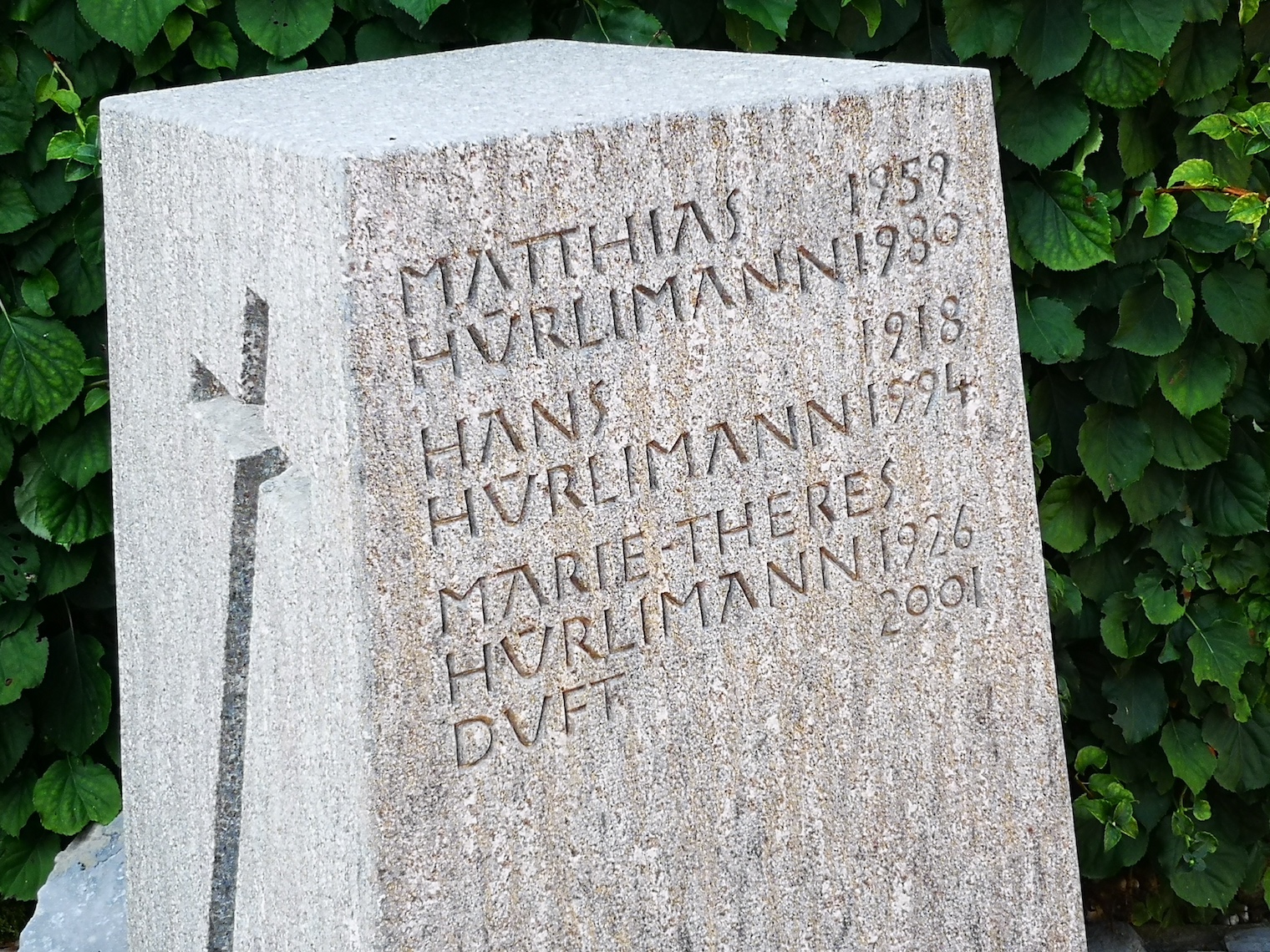 Literarisches Hauptthema von Thomas Hürlimann ist die Familie: Familiengrab der Hürlimanns auf dem Friedhof St. Michael in Zug.