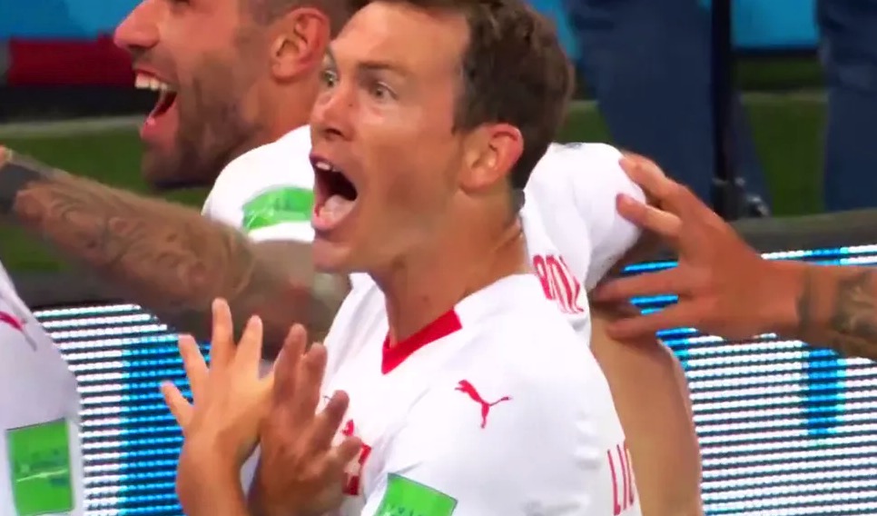 Stephan Lichtsteiner jubelte im Spiel gegen Serbien mit dem Doppeladler.