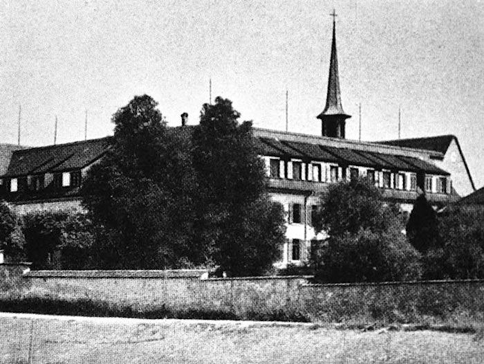 1883 bis 1951 diente das ehemalige Zisterzienserkloster Rathausen (LU) als Verpflegungs- und Erziehungsanstalt für arme Kinder. Ab 1951 hiess die Institution Kinderdörfli.