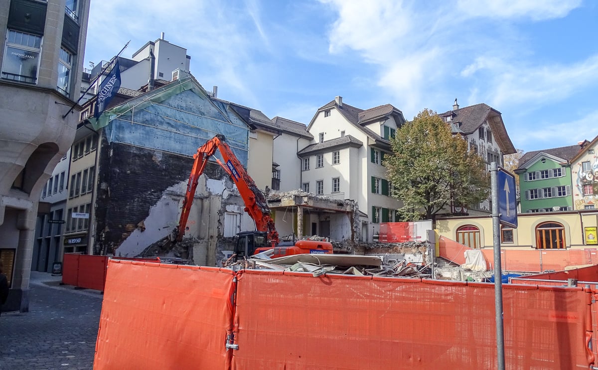 Das Haus ist weg und es eröffnet sich vom Kapellplatz her eine ganz neue Perspektive auf die Altstadt.