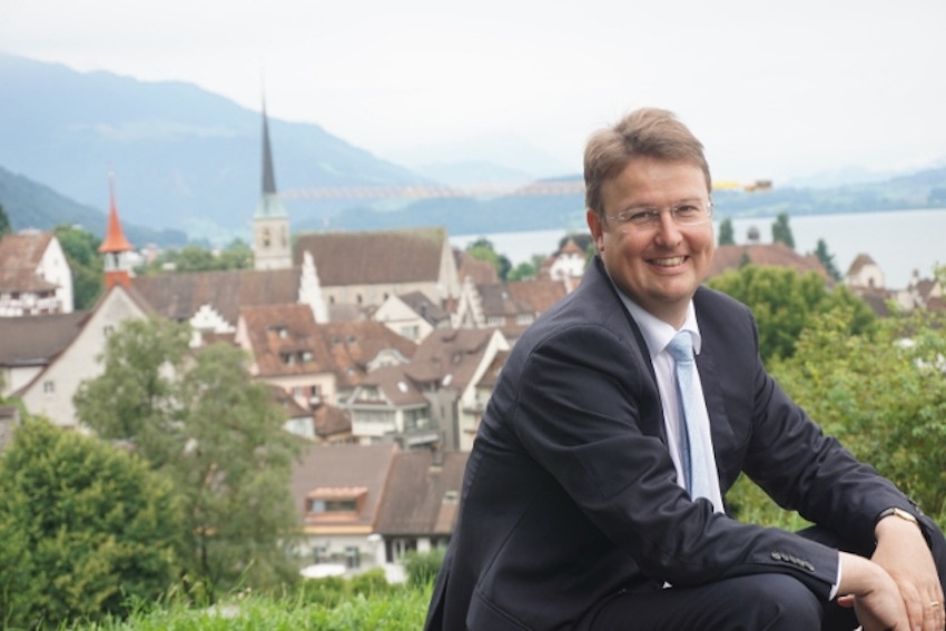 Nur das Bild von Manuel Brandenberg ist echt, der Rest erfunden. Wir schreiben das hier noch mal, weil wir glauben, dann verklagt uns vielleicht keiner. Mal sehen.