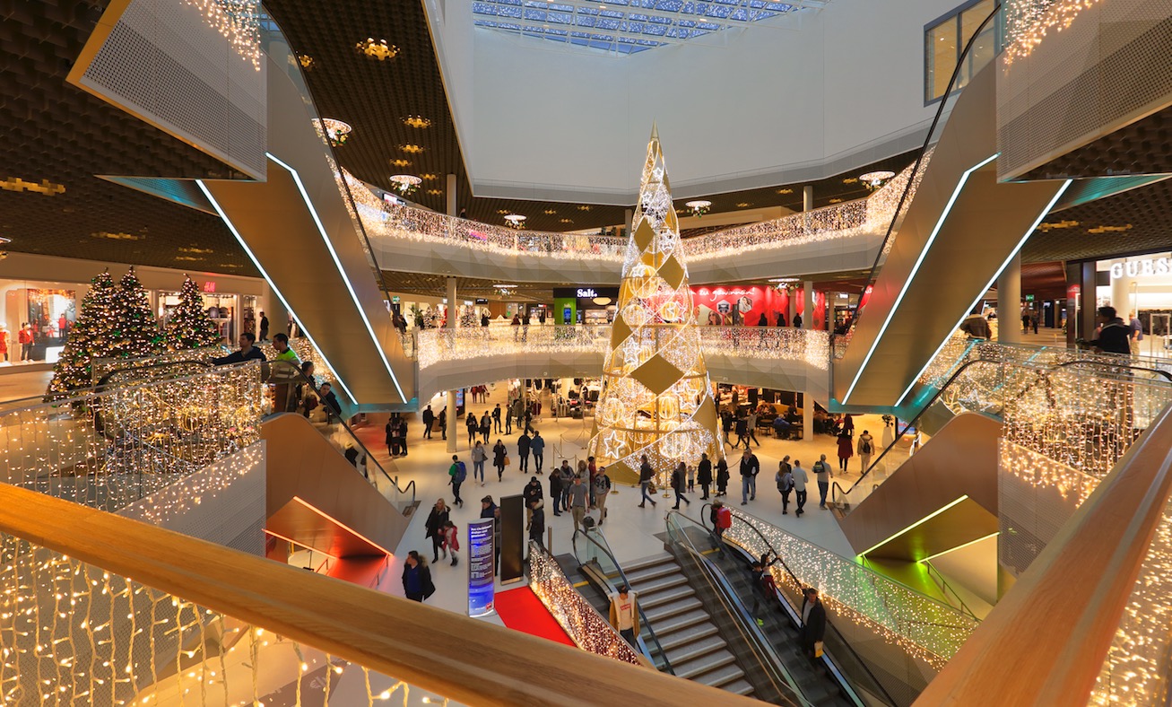 Die Mall of Switzerland präsentierte sich im Advent weihnachtlich.