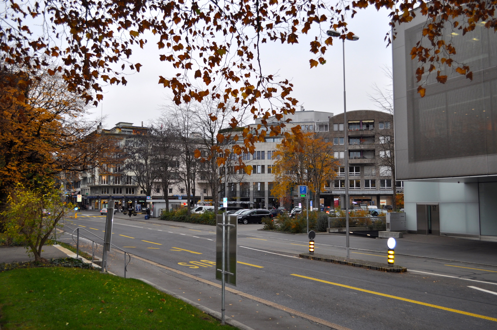 An der Alpenstrasse in Zug ist eine Begegnungszone geplant. Hier steht heute kein einziger einheimischer Baum.