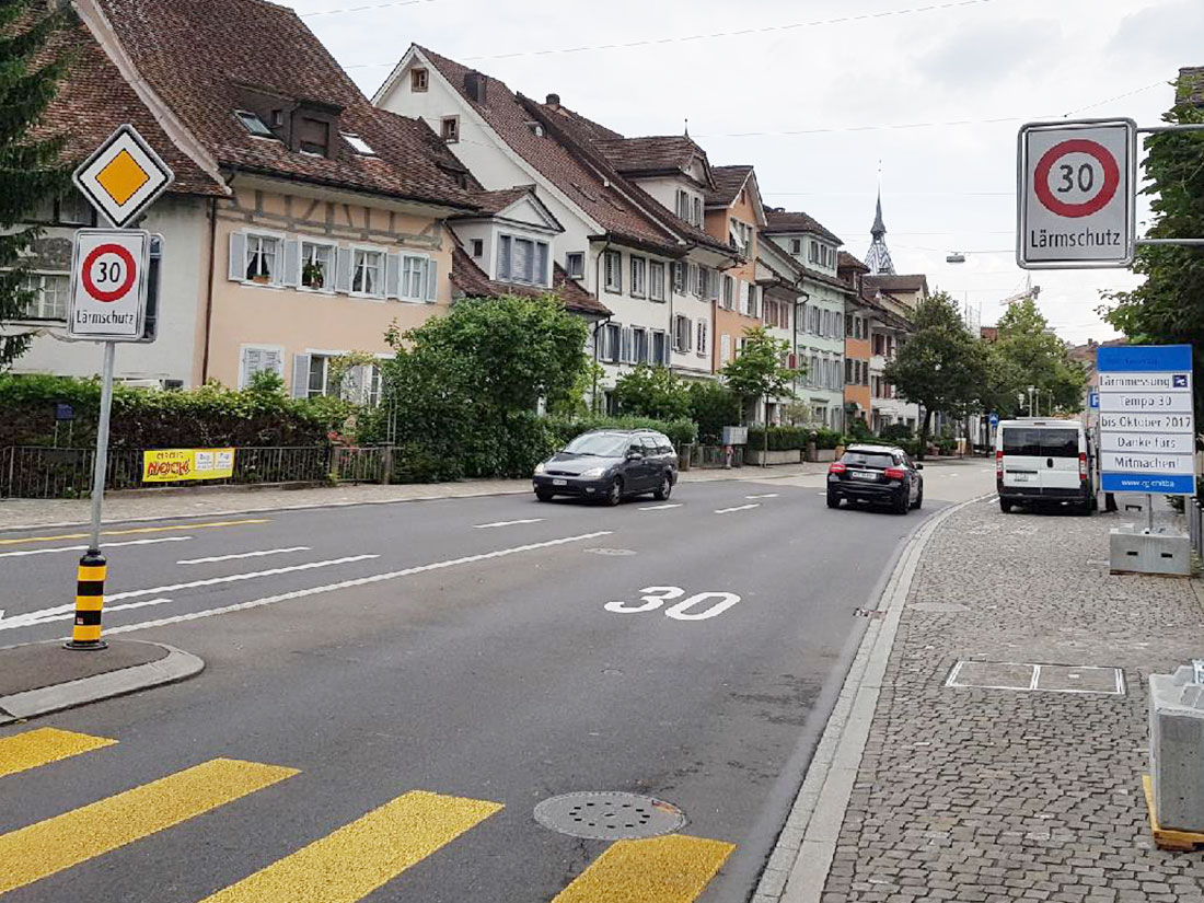 Tempo 30: Nicht nur auf der Grabenstrasse, sondern rund um den Kolinplatz will der Kanton in der Zuger Altstadt diese Geschwindigkeitsbeschränkung einführen. Doch jetzt gibt’s Widerstand.