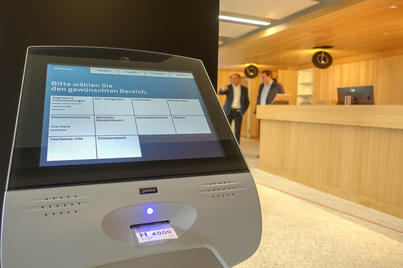 Das Stadtbüro mit Ticket-System ist die zentrale neue Anlaufstelle für sämtliche Dienstleistungen der Stadt Kriens.