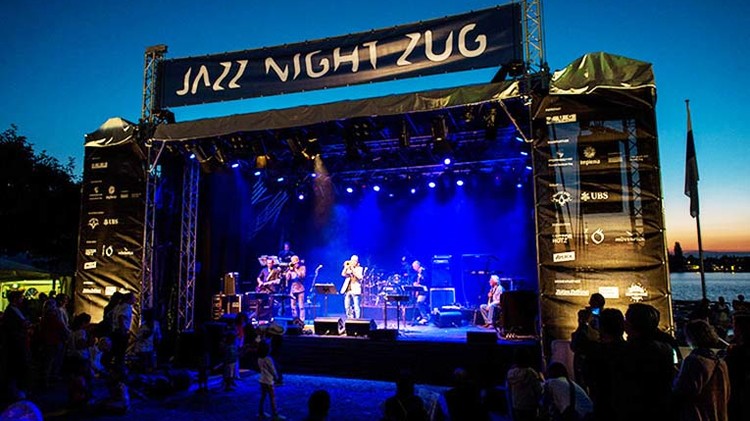 <p>Die grosse Bühne an der Jazz Night Zug 2019.</p>