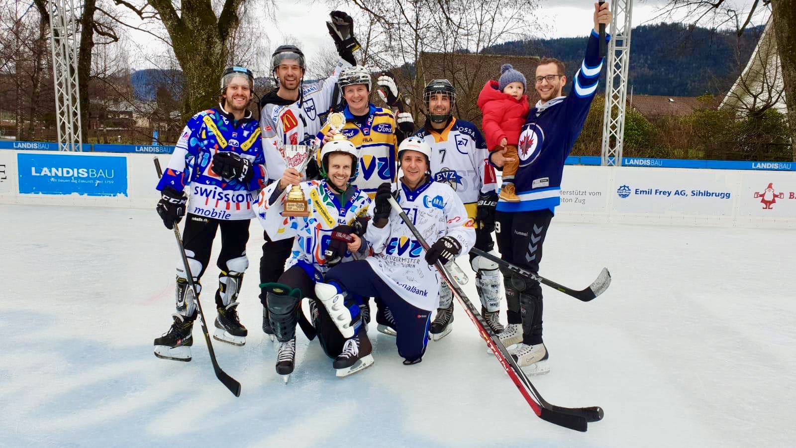 Die Plauschgruppe «schüsse passe jasse» gewann den Ägeri Hockey Cup.