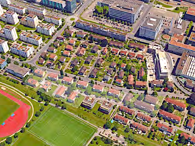 Die Zuger Gartenstadt vor einigen Jahren. Der neu zu überbauende Bereich befindet sich in der unteren Mitte und ist weisslich markiert.