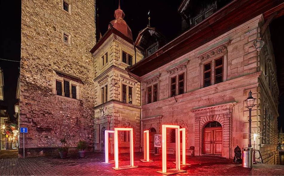 Auch dezent gehaltene Lichtinstallationen lassen Orte in der Luzerner Altstadt in neuem Licht erscheinen.