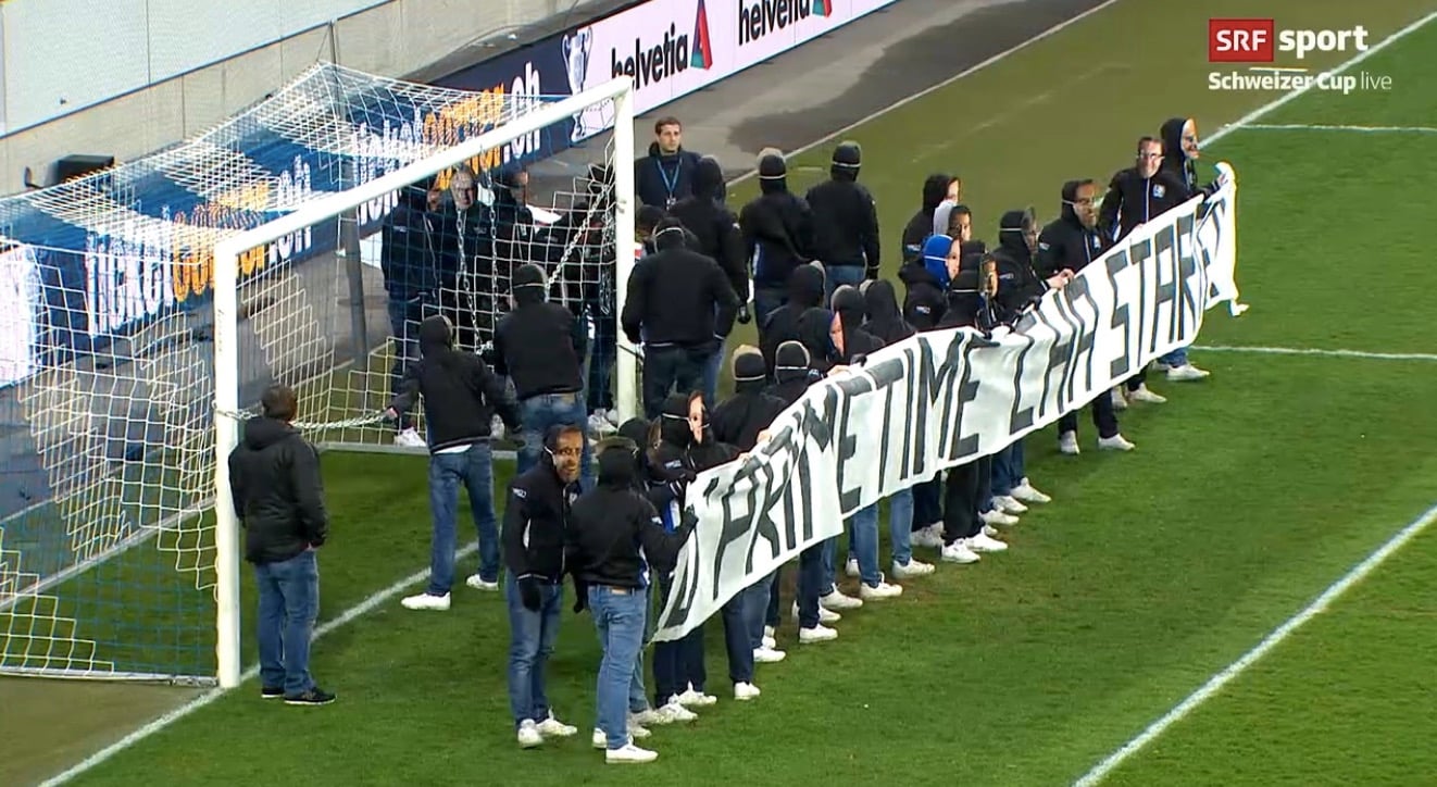 So lief die Protestaktion der FCL-Fans gegen die frühe Anspielzeit des Cup-Viertelfinal gegen die Young Boys am Mittwochabend in der Swissporarena ab.