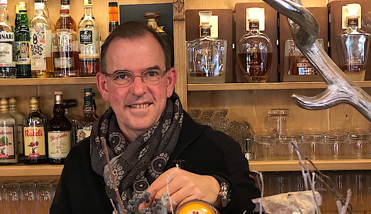 Roger Jenni bietet in der StadtAlp auch eine Outdoor-Bar, den AlpenGarten.