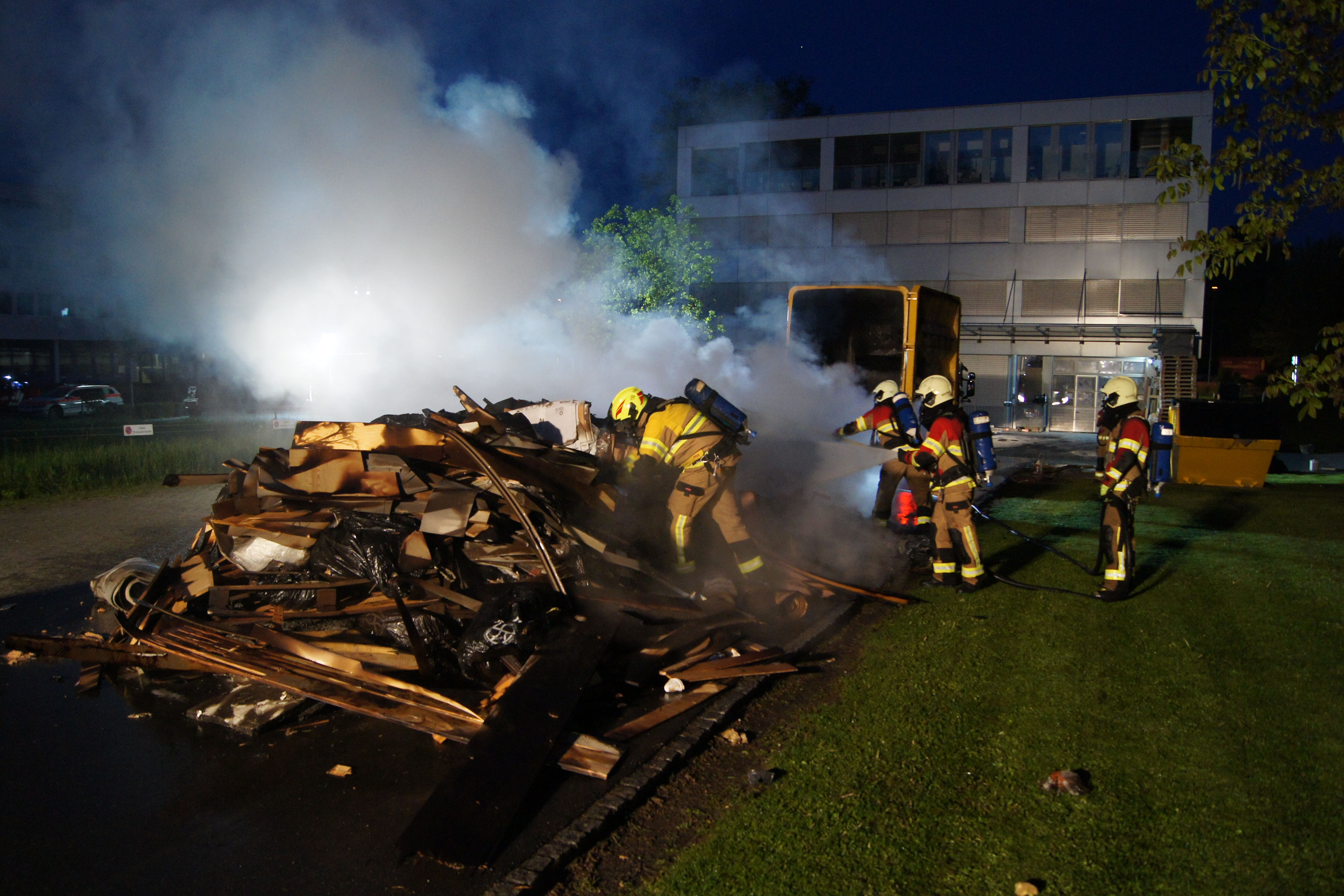 Freiwillige der Feuerwehr Zug standen im Einsatz.