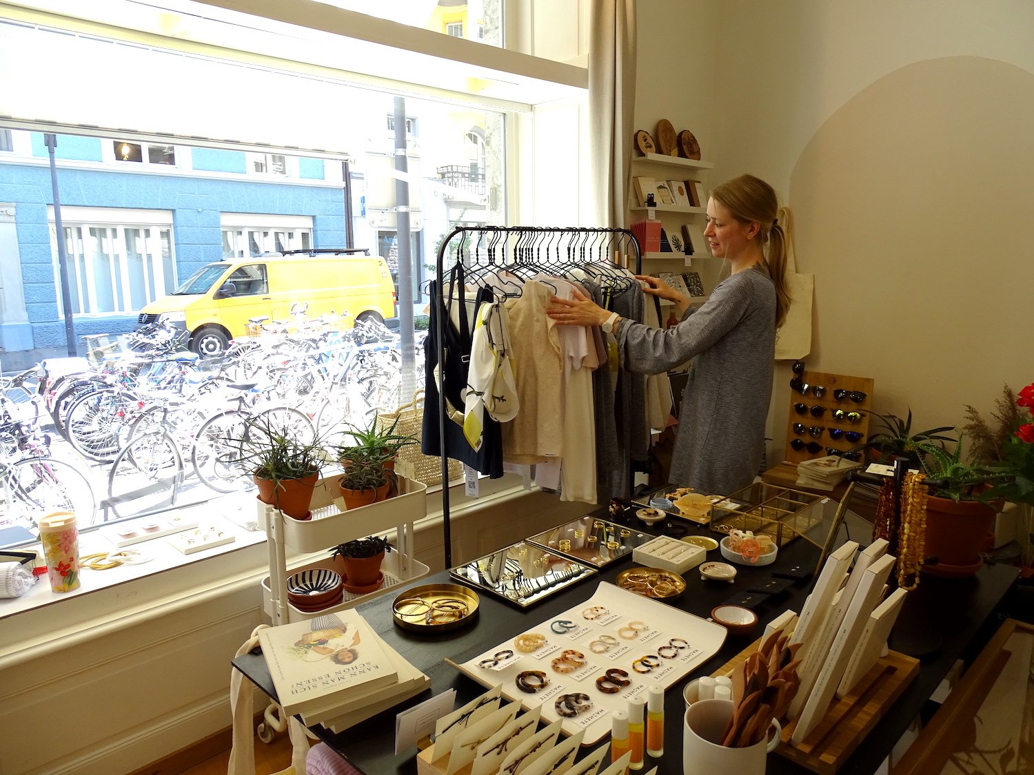 Die gebürtige Litauerin Paulina Annen betreibt seit fast einem Jahr die kleine Boutique «The Stories» an der Kasimir-Pfyffer-Strasse 16.