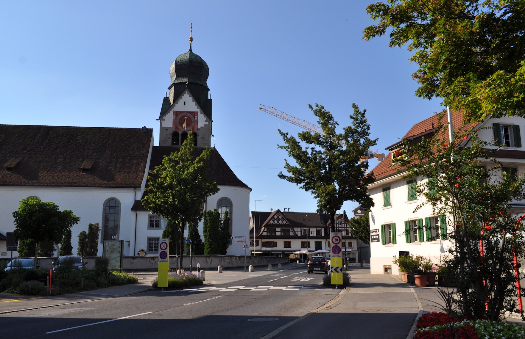 Dorfeingang bei der St. Martinskirche.