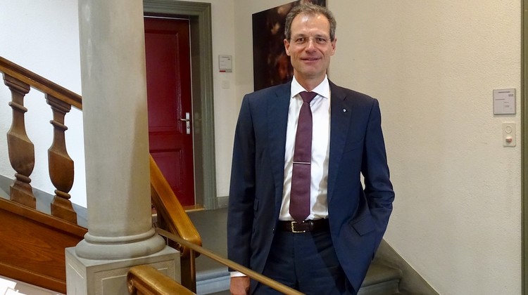 <p>Der neue Finanzdirektor Reto Wyss im ersten Stock des Luzerner Finanzdepartements.</p>