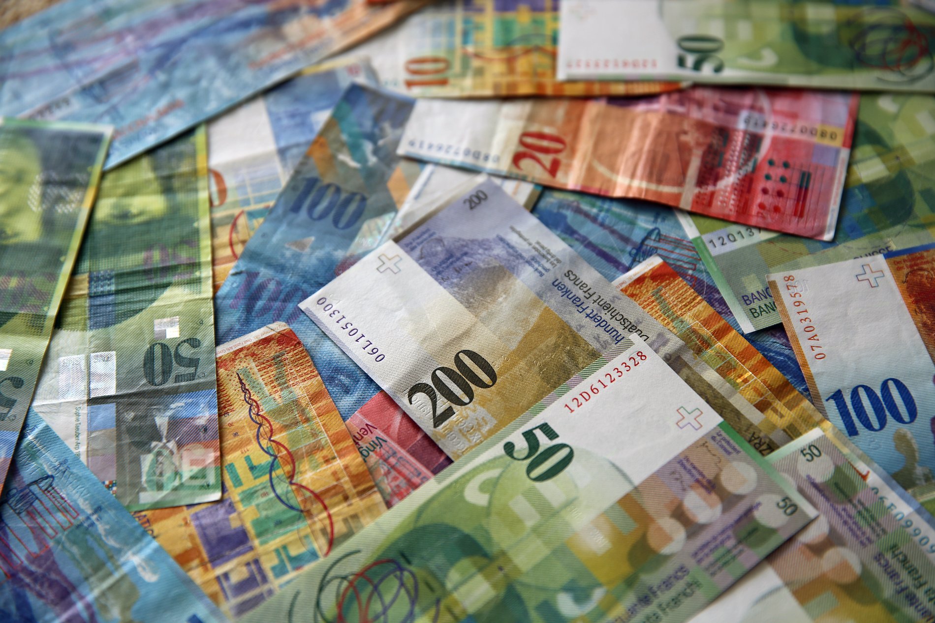 Швейцарские франки в рубли. Валюта Швейцарии купюры. Денежная единица Швейцарии. Швейцарский Франк валюта. Валюта Швейцарии (Swiss currency.