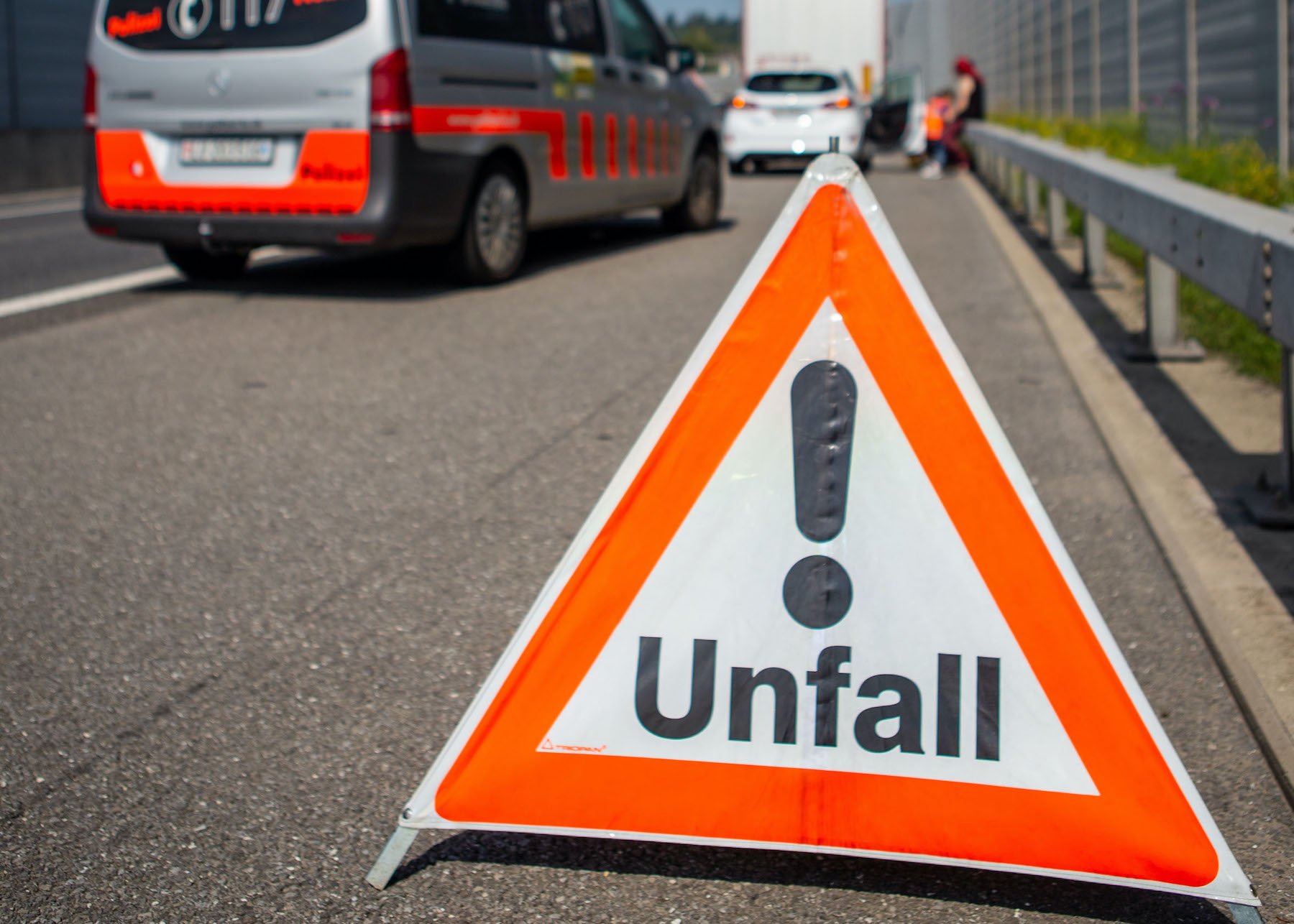 Pfaffnau: Autofahrer prallt auf Kreuzung in Velofahrerin